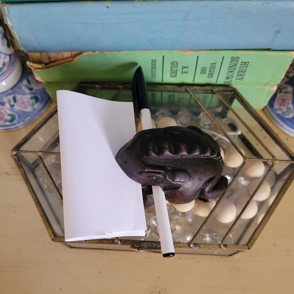 Vintage wood desk accessory frog pen and paper holder - Picture 6 of 10